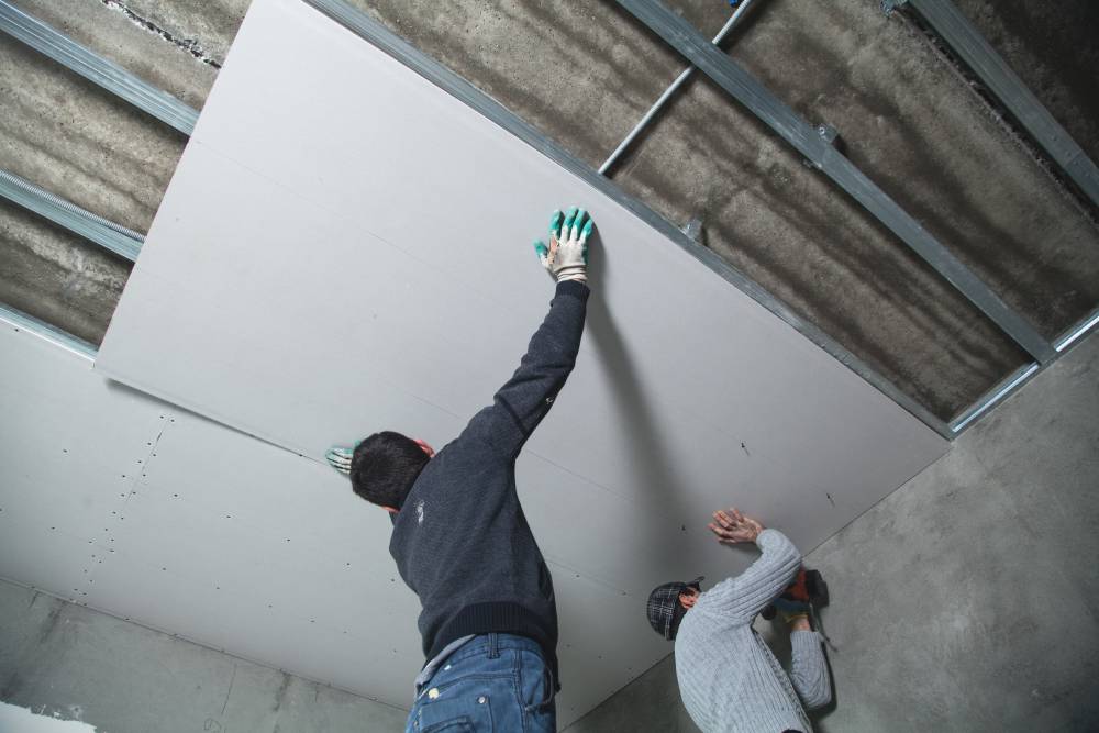 Comment isoler phoniquement une pièce avec un plafond suspendu ? Sélestat